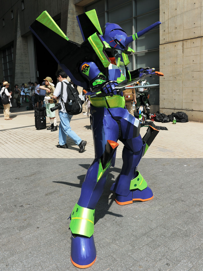 Illustration for article titled Japanese Cosplayers Turn Up the Summer Heat